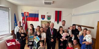 Najkrajší deň v roku pre obec Mojš: Privítali nových občiankov, odniesli si pamiatku na celý život