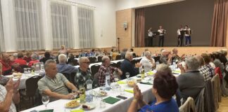 Nededza si uctila seniorov. Posedenie spojilo starších obyvateľov obce